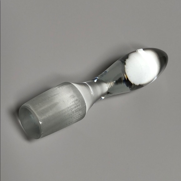 Crystal wine bottle stopper with etched bottom - Picture 4 of 12